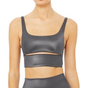 Alo Slit shine bra in anthracite grey